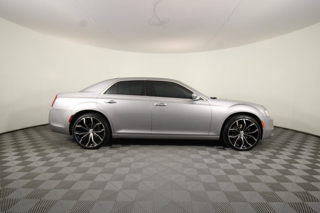 Used 2018 Chrysler 300 Limited 4D Sedan – 2C3CCAKG3JH268398