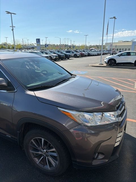 Used 2019 Toyota Highlander Hybrid XLE 4D Sport Utility – 5TDJGRFH9KS059355