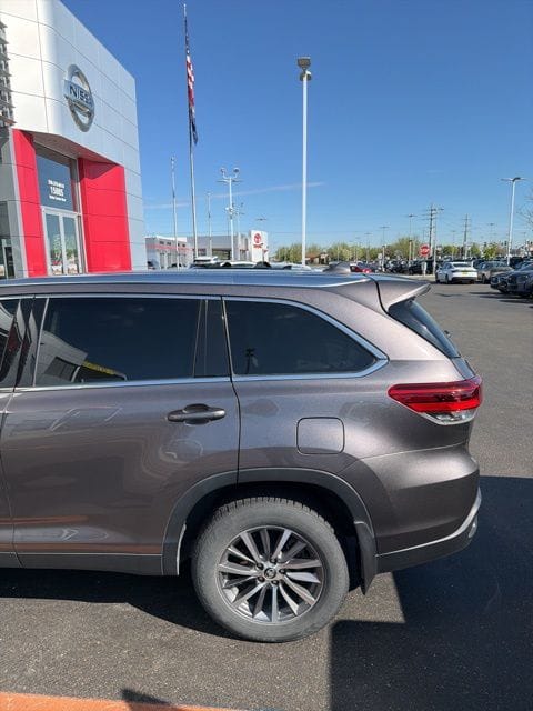Used 2019 Toyota Highlander Hybrid XLE 4D Sport Utility – 5TDJGRFH9KS059355