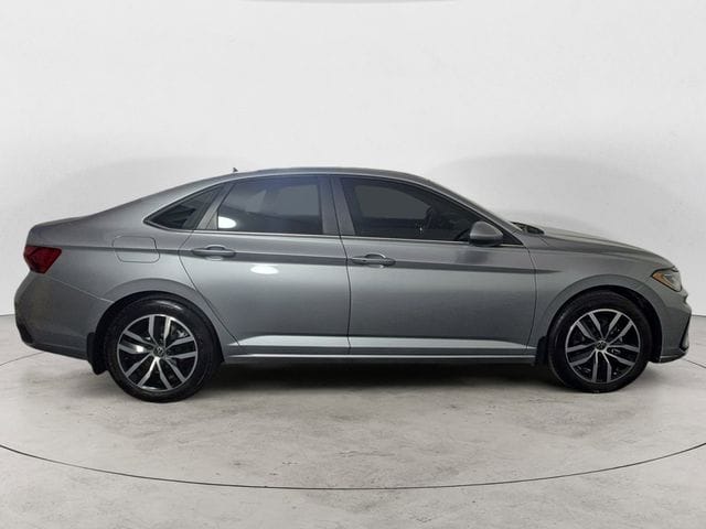 Used 2025 Volkswagen Jetta 1.5T SE 4D Sedan – 3VW7X7BU1SM063897
