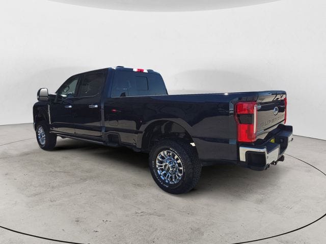 Used 2025 Ford F-350SD Lariat 4D Crew Cab – 1FT8W3BTXSEC64987